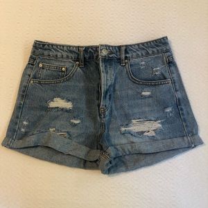 NWOT Distressed Jean Shorts (Size 27) Forever 21